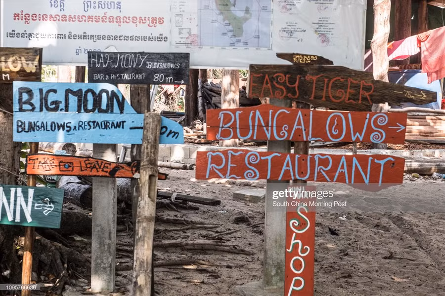  Những biển chỉ dẫn bắt mắt của các khách sạn, resort. Ảnh: Getty Images