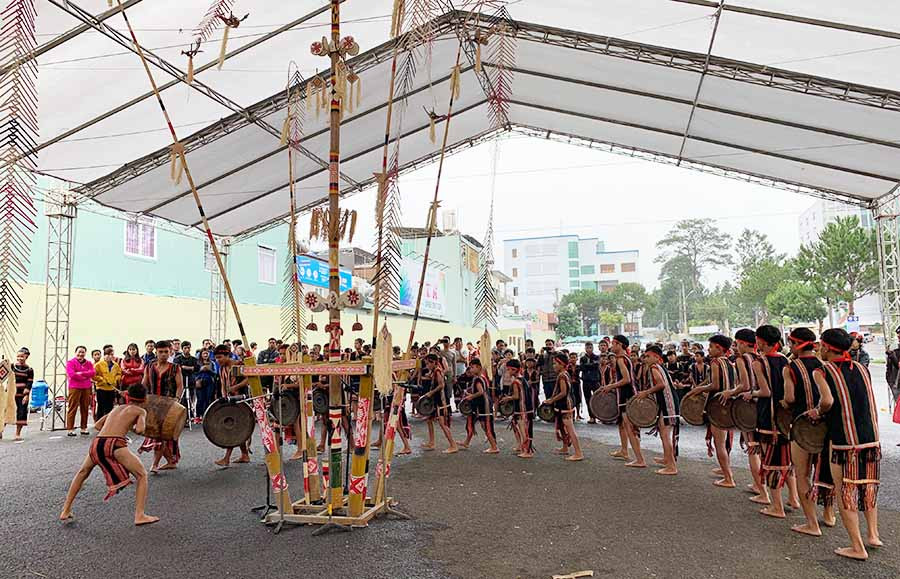 Các tiết mục cồng chiêng tham gia liên hoan được đầu tư bài bản, công phu. Ảnh: P.V  Các tiết mục cồng chiêng tham gia liên hoan được đầu tư bài bản, công phu. Ảnh: P.V