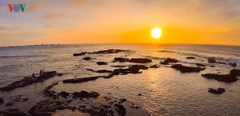  Buổi sớm mai lung linh, đầy mê hoặc, quyến rũ khách thập phương.