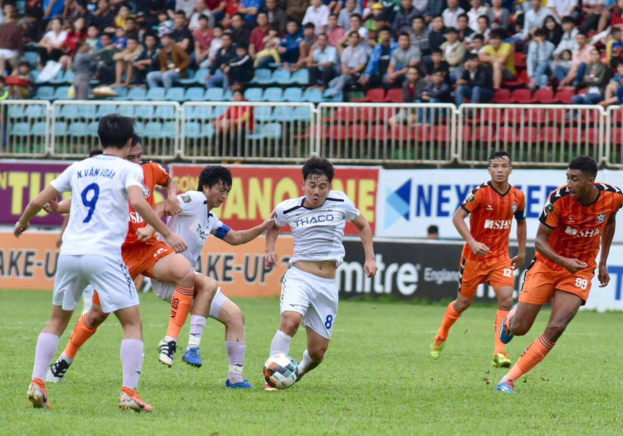 HA.GL đã mở màn cú lội ngược dòng bằng bàn thắng của Minh Vương. Ảnh: Văn Ngọc 