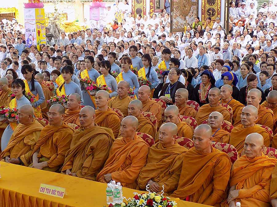 Tăng ni và phật tử trong Đại Lễ Vu lan. Ảnh: T.N