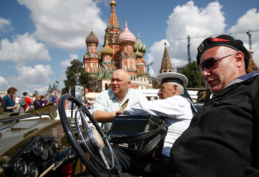  Độ tuổi trung bình của các phương tiện tham gia cuộc thi là 62. Một số được tái dựng với sự quan tâm và chú ý đến chi tiết trong khi một số khác lại là những báu vật trong dòng xe của mình qua nhiều thế hệ.