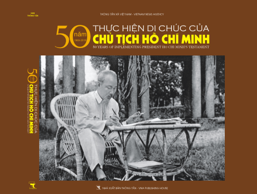 Ảnh bìa cuốn sách ảnh “50 năm thực hiện Di chúc của Chủ tịch Hồ Chí Minh”. Ảnh bìa cuốn sách ảnh “50 năm thực hiện Di chúc của Chủ tịch Hồ Chí Minh”.