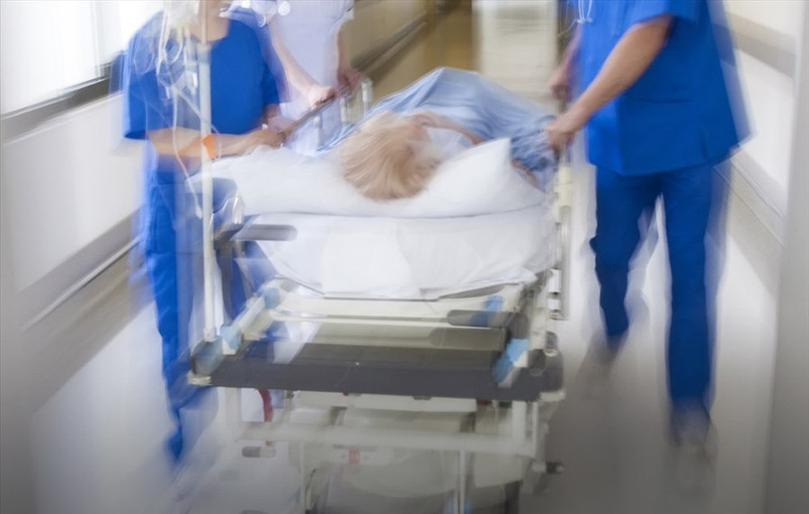 Đưa nạn nhân bị ngạt khí vào bệnh viện nhanh nhất có thể. Ảnh: ST. Đưa nạn nhân bị ngạt khí vào bệnh viện nhanh nhất có thể. Ảnh: ST.