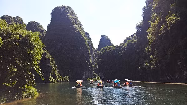 Nơi đây được gọi là đất Phật vì có 24 ngôi chùa cổ từ thời Trần vẫn còn ẩn khuất trong núi non, muốn khám phá hết nơi đây cần phải có nhiều chuyến đi hành hương!