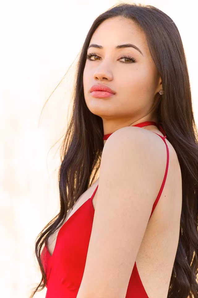  Diamond Langi là ca sĩ, người mẫu và diễn viên