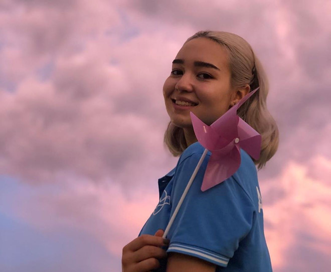  Đây không phải là lần đầu tiên phụ công 20 tuổi sang Việt Nam thi đấu. 2 năm trước, cô cùng đội bóng Altay được mời tham dự một giải quốc tế tại Việt Nam.