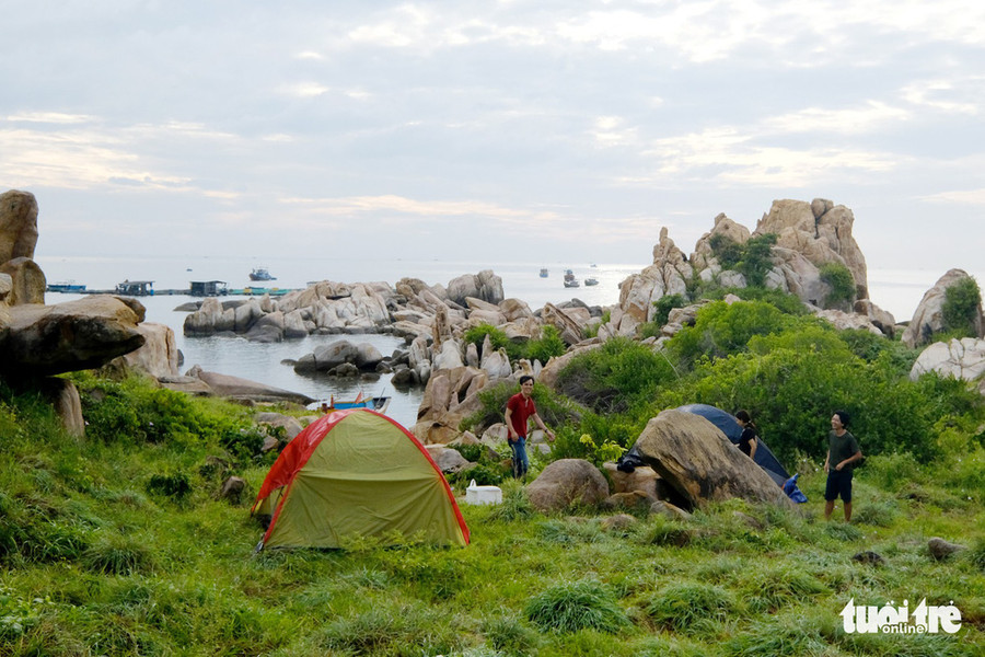  Hoặc chọn sát mép biển - Ảnh: NAM TRẦN