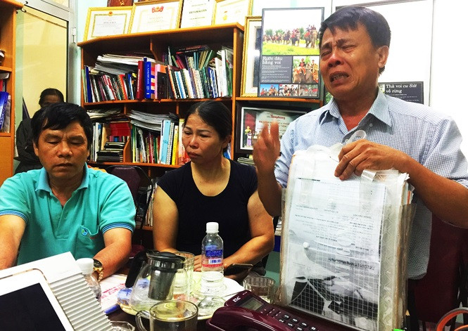  Ông Quang bật khóc khiến nhiều người khóc theo