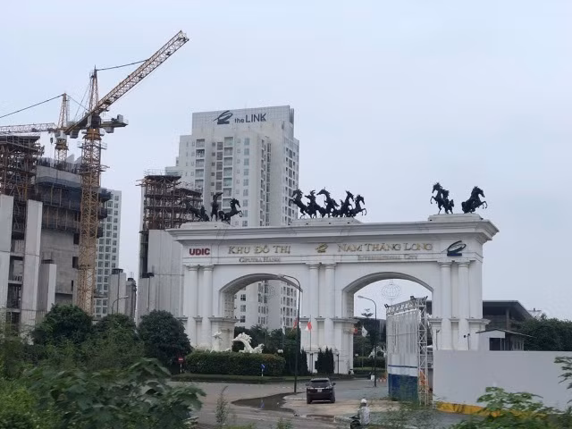  Theo cư dân khu đô thị Ciputra, từ việc xin ý kiến điều chỉnh quy hoạch lần này, cư dân lại phát lộ ra việc chủ đầu tư đã nhiều lần xin điều chỉnh quy hoạch nhiều ô đất mà không lấy ý kiến người dân.