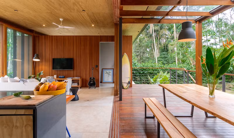 Thiết kế thông minh với cửa trượt, đảm bảo sự riêng tư và an toàn cho các thành viên khi màn đêm buông xuống.