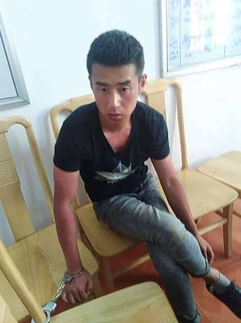  Một trong 3 đối tượng nghi sát hại tài xế taxi bị công an Sơn La bắt giữ.