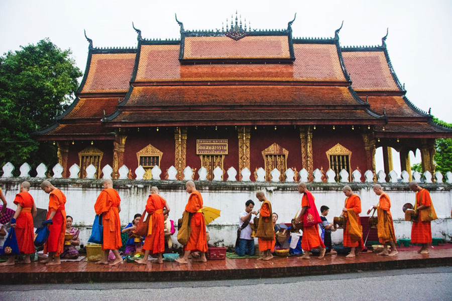  Khung cảnh ấn tượng mà mỗi ngày ở Luang tôi đều chờ đợi: lễ khất thực