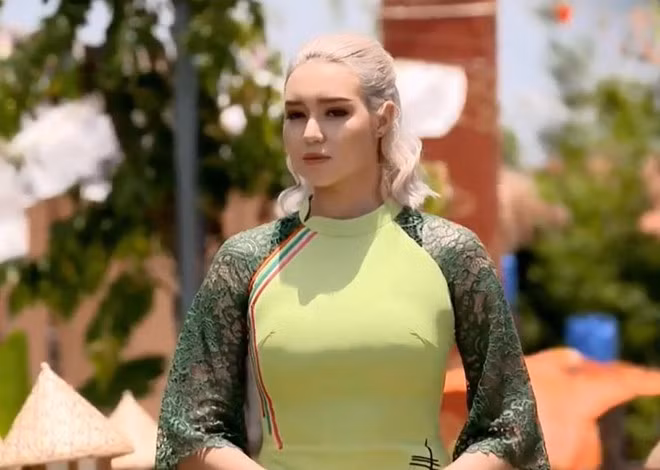 Sau cuộc thi sắc đẹp, cùng với màn trình diễn trên sân đấu, Syzdykova nhận một trong những danh hiệu cá nhân được mong chờ nhất tại lễ trao giải VTV Cup - 