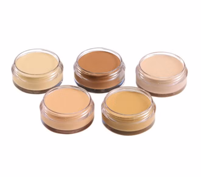  Che khuyết điểm dạng kem là trợ thủ đắc lực cho hội chị em những ngày mưa. Ảnh: Norcosto.