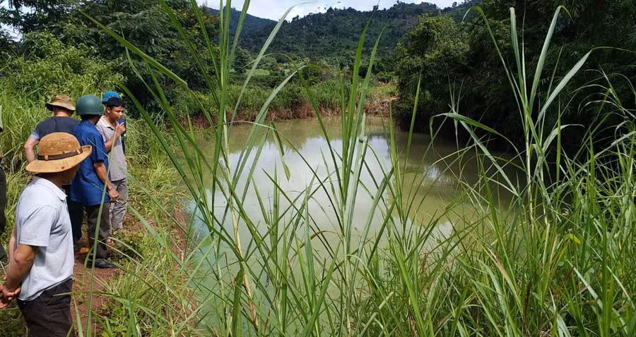 Hồ nước nơi nạn nhân bị đuối nước. Ảnh: Quang Lê 