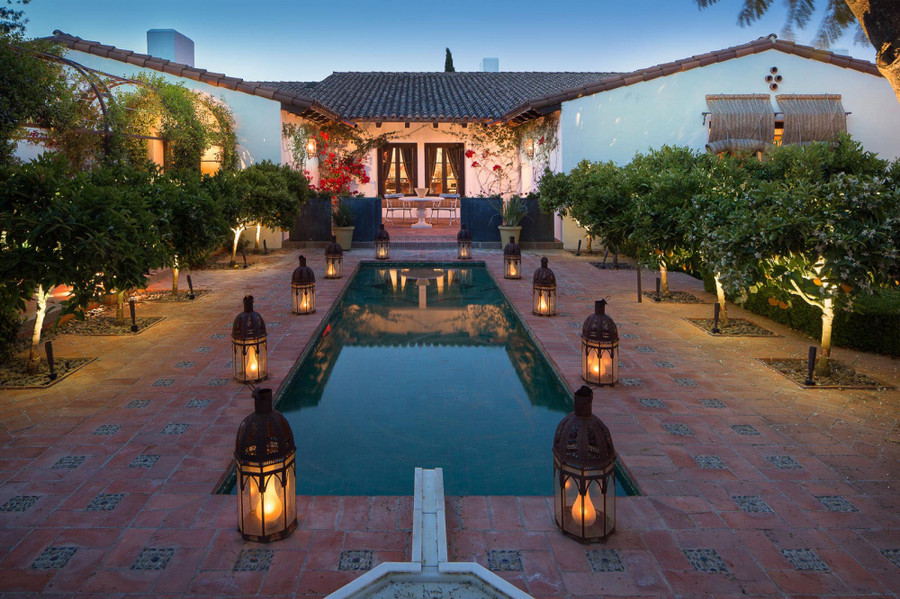 Dinh thự có tổng diện tích hơn 4.700 m2, gồm 9 phòng ngủ, 25 phòng tắm và một garage có sức chứa 6 ôtô. (Ảnh: iDesignArrch)  Dinh thự có tổng diện tích hơn 4.700 m2, gồm 9 phòng ngủ, 25 phòng tắm và một garage có sức chứa 6 ôtô. (Ảnh: iDesignArrch)