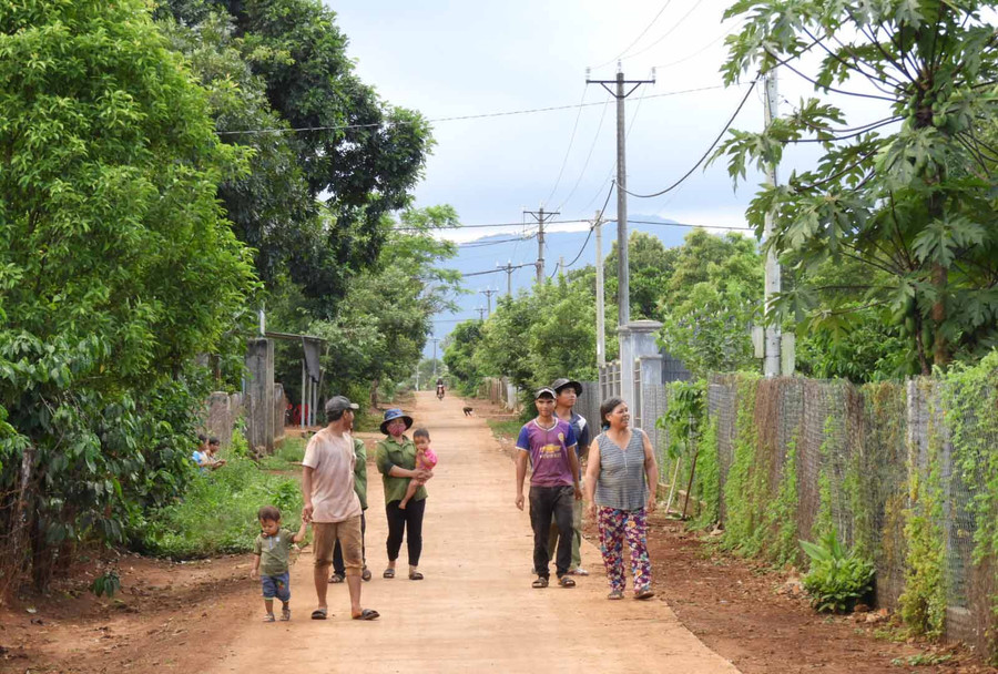 Nhờ xây dựng nông thôn mới bộ mặt nông thôn vùng DTTS có nhiều khởi sắc. Ảnh: Thanh Nhật