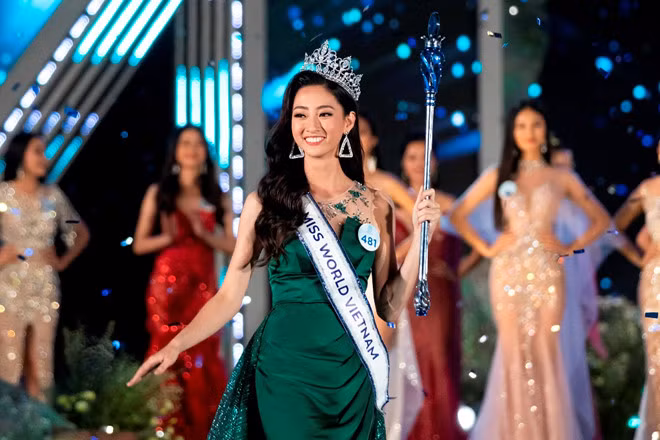 Khoảng khắc đăng quang của Hoa hậu Thế giới Việt Nam 2019 của Lương Thùy Linh-Ảnh: BTC