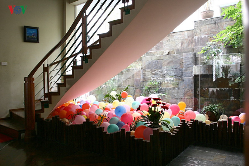 Làm mới, làm đẹp và lôi cuốn ở chỗ mà người ta thường cho là xấu nhất: gầm thang.  Làm mới, làm đẹp và lôi cuốn ở chỗ mà người ta thường cho là xấu nhất: gầm thang.