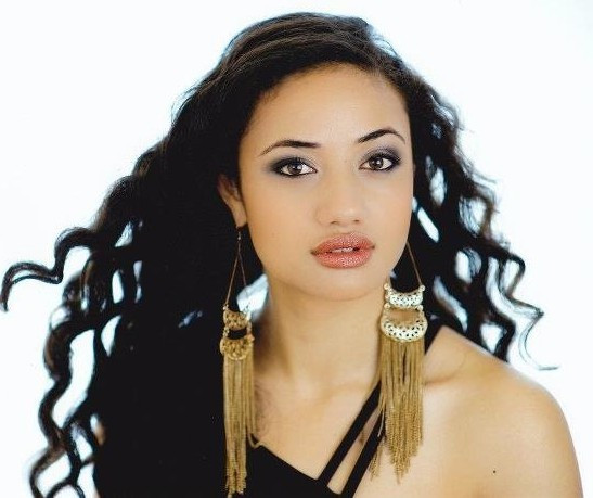  Trước cuộc thi này, Diamond Langi cũng từng có kinh nghiệm tranh tài nhan sắc