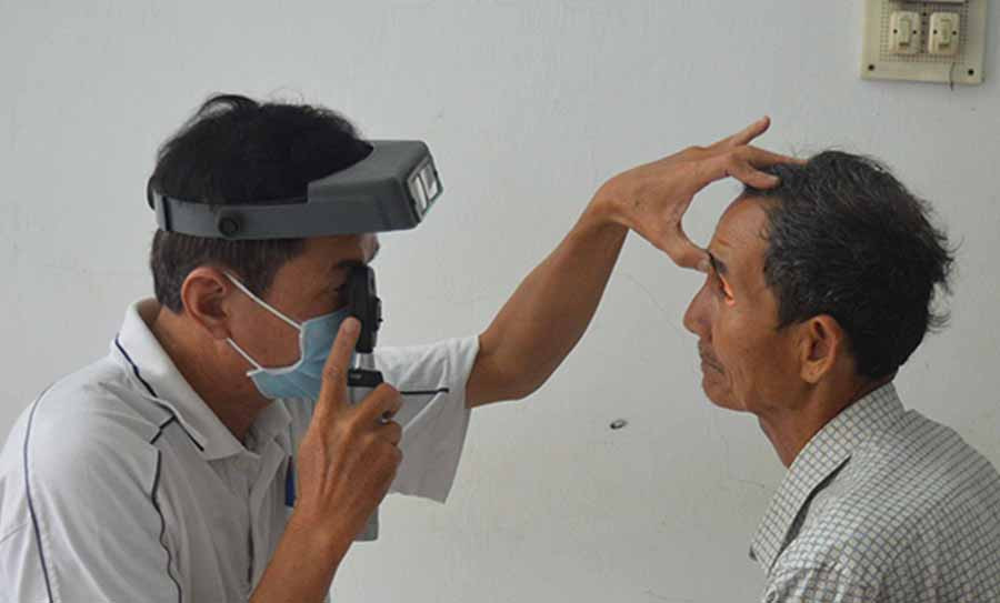  Nhiều bệnh nhân được khám, mổ mắt miễn phí. Ảnh: P.D
