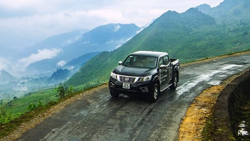 Lái xe ôtô trên đường đèo dốc nguy hiểm khó lường tài xế cần nắm vững kỹ năng lái để đảm bảo an toàn. Ảnh: ST.