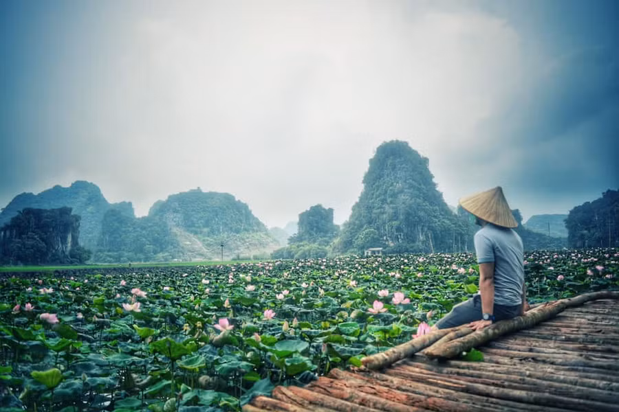 Bạn dường như bỏ lại sau lưng những chộn rộn của cuộc sống. 