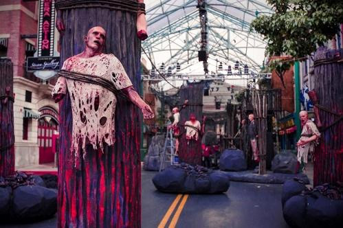 Phim trường Universal Singapore được trang trí một cách công phú cho lễ Halloween. Phim trường Universal Singapore được trang trí một cách công phú cho lễ Halloween.