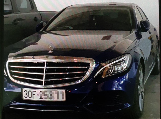 Xe Mercedes tiền tỷ chính chủ Nguyễn Thị Cúc. Ảnh: N.H.  Xe Mercedes tiền tỷ chính chủ Nguyễn Thị Cúc. Ảnh: N.H.