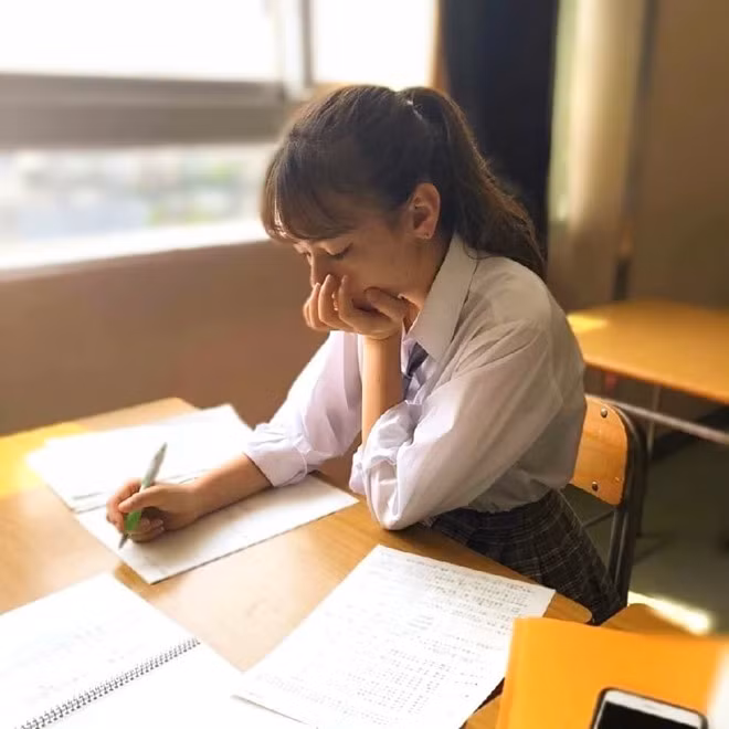 Marika Sera hiện đang là nữ sinh trung học tất bật với lịch trình tại trường, bên cạnh công việc người mẫu ảnh khá bận rộn. Mỹ nhân vừa đăng quang Miss World Japan 2019 cho biết bản thân muốn trở thành người mẫu có tầm ảnh hưởng trong tương lai và dùng tiếng nói của chính mình để truyền đạt những thông điệp tích cực đến thế giới - ẢNH: INSTAGRAM NV