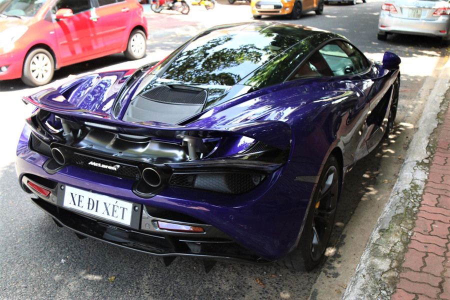 Hiện tại, nằm chung chuồng với chiếc McLaren 720S màu tím là 2 siêu phẩm Lamborghini Aventador Liberty Walks Limited Edition 50 và Aston Martin DB11. Cả 2 siêu xe này từng tham gia hành trình Car Passion 2019. Hiện tại, nằm chung chuồng với chiếc McLaren 720S màu tím là 2 siêu phẩm Lamborghini Aventador Liberty Walks Limited Edition 50 và Aston Martin DB11. Cả 2 siêu xe này từng tham gia hành trình Car Passion 2019.