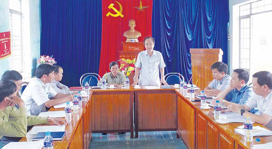 Trưởng ban Tuyên giáo Tỉnh ủy Lê Phan Lương phát biểu kết luận buổi làm việc với xã Đak Jơ Ta (huyện Mang Yang) ngày 18-7-2019 về tình hình triển khai công tác tuyên giáo cơ sở. Ảnh: THẾ PHƯỜNG