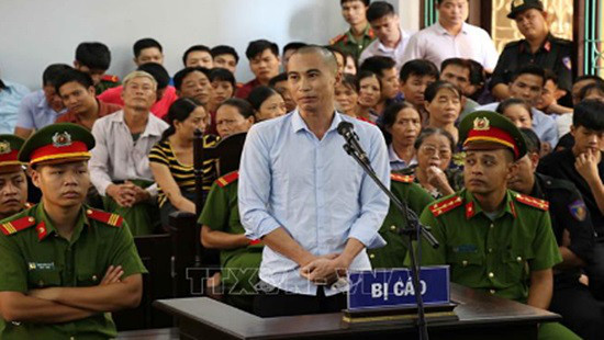 Bị cáo Đinh Công Tráng tại tòa. (Ảnh: TTXVN)  Bị cáo Đinh Công Tráng tại tòa. (Ảnh: TTXVN)