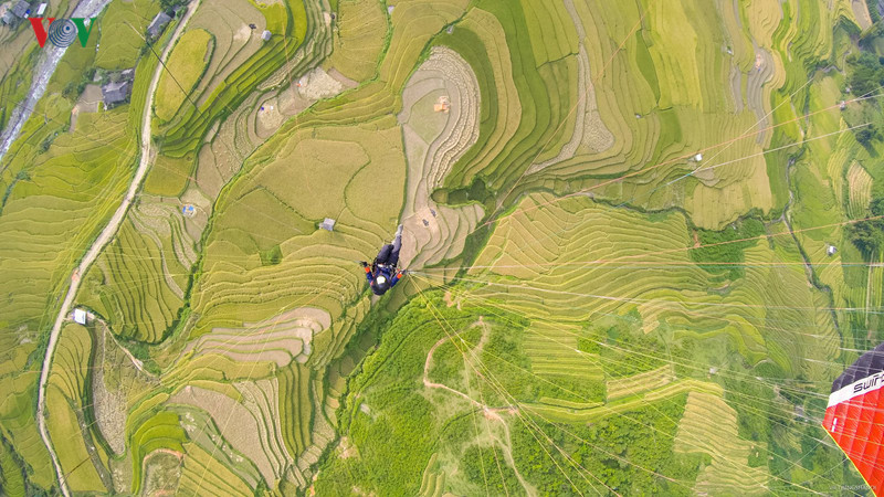  Bay trên Mùa Vàng - festival dù lượn được mong chờ nhất trong năm.