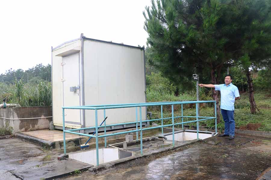  Hệ thống quan trắc nước thải tự động, liên tục của Khu Công nghiệp Trà Đa. Ảnh: H.T