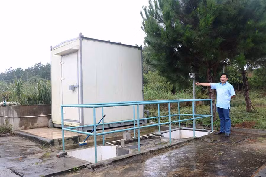  Hệ thống quan trắc nước thải tự động, liên tục của Khu Công nghiệp Trà Đa. Ảnh: H.T