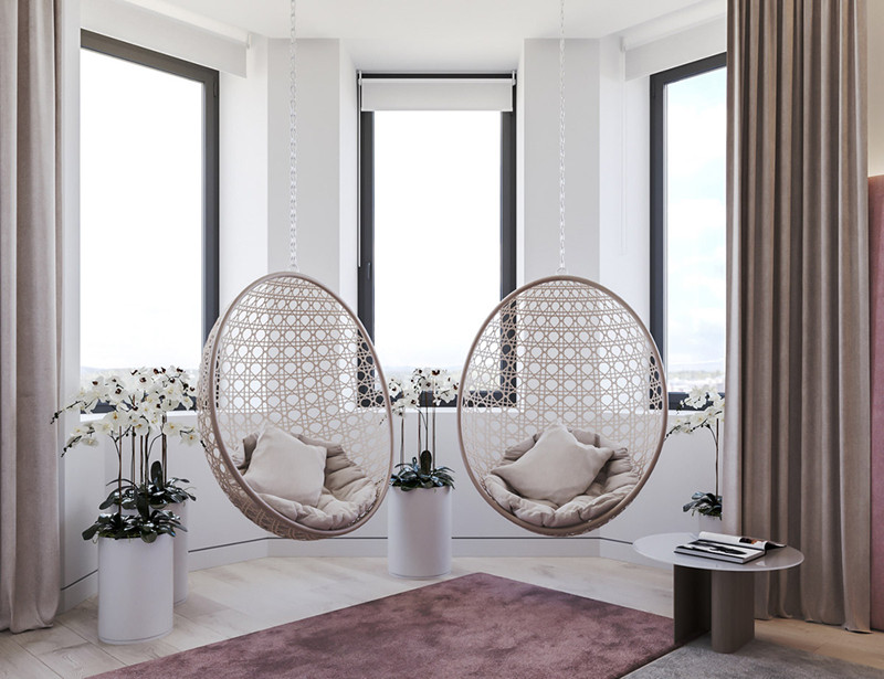 Hai chiếc ghế treo đặt cạnh cửa sổ và những chậu cây xinh xắn.