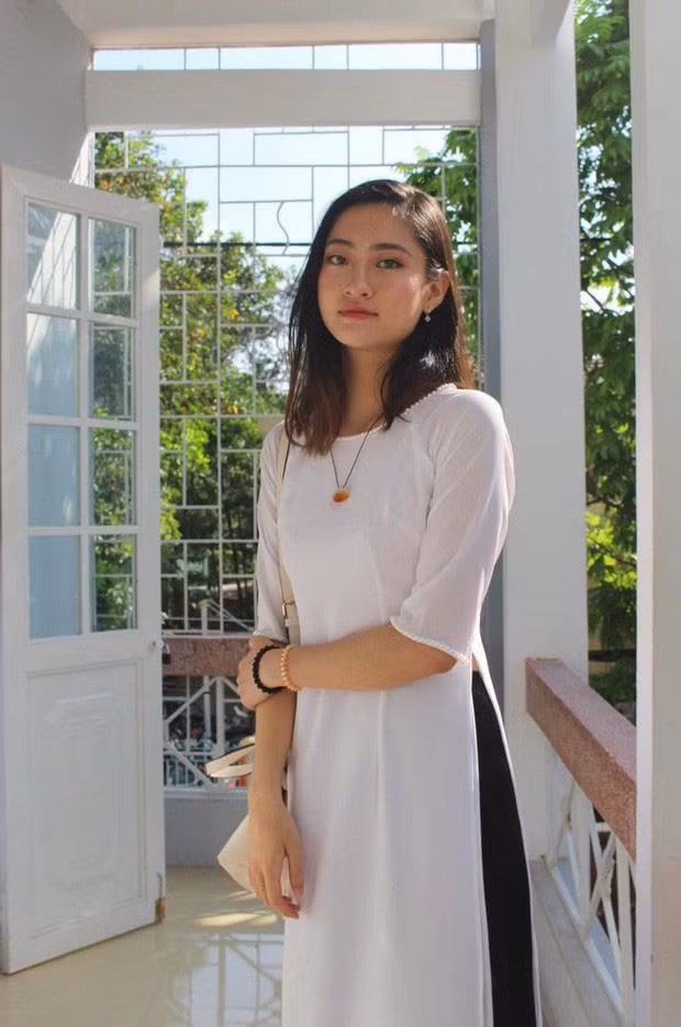 Vẻ đẹp của Thùy Linh được đánh giá vừa mang nét dịu dàng của người con gái Việt Nam, lại rất hiện đại và sang trọng, phù hợp với các cuộc thi nhan sắc quốc tế