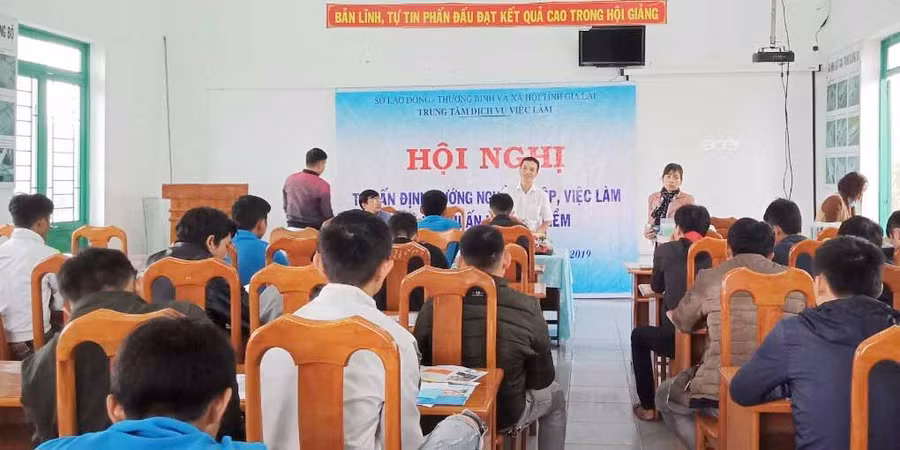 Toàn cảnh buổi tư vấn, hướng nghiệp nghề. Ảnh: Đinh Yến