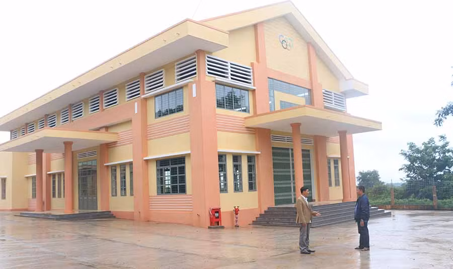  Trường THCS Dân tộc Nội trú huyện Chư Sê được đầu tư nâng cấp và xây mới khang trang, hiện đại. Ảnh: P.N