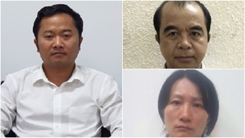 Hiệu trưởng trường Đại học Đông Đô - ông Dương Văn Hòa (ngoài cùng bên trái) và Trần Ngọc Quang, Phạm Vân Thùy. (Ảnh: Công an cung cấp) Hiệu trưởng trường Đại học Đông Đô - ông Dương Văn Hòa (ngoài cùng bên trái) và Trần Ngọc Quang, Phạm Vân Thùy. (Ảnh: Công an cung cấp)