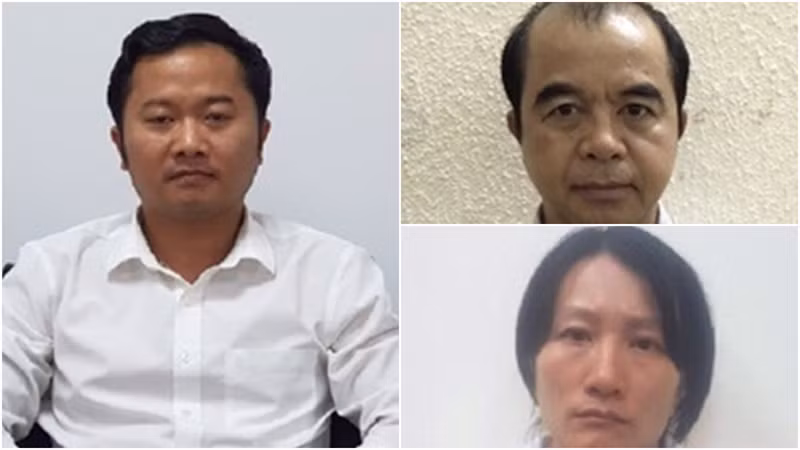  Hiệu trưởng trường Đại học Đông Đô - ông Dương Văn Hòa (ngoài cùng bên trái) và Trần Ngọc Quang, Phạm Vân Thùy. (Ảnh: Công an cung cấp)