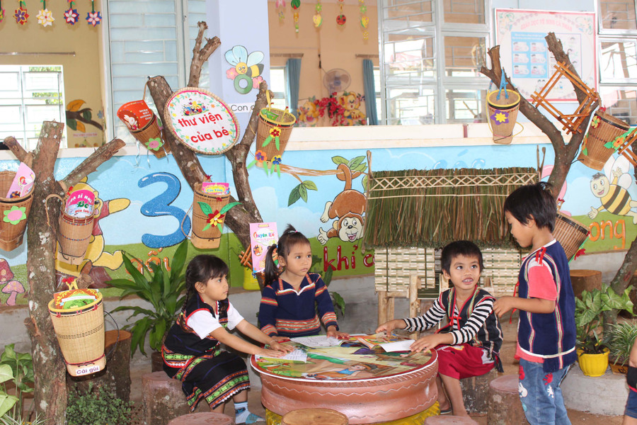  Mô hình thư viện thân thiện của Trường Mẫu giáo Ia Ka (huyện Chư Pah) được bố trí ngoài trời. Đây là mô hình đang được các trường trong toàn tỉnh hướng tới. Ảnh: N.G