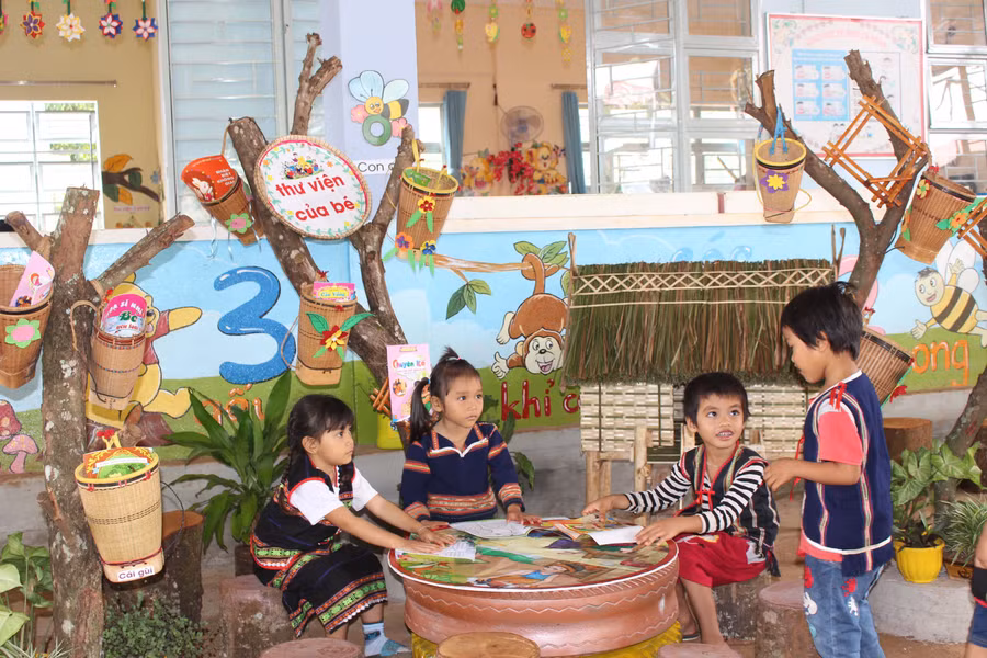  Mô hình thư viện thân thiện của Trường Mẫu giáo Ia Ka (huyện Chư Pah) được bố trí ngoài trời. Đây là mô hình đang được các trường trong toàn tỉnh hướng tới. Ảnh: N.G