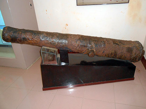 Đại bác thời Tây Sơn tìm thấy ở Đầm Thị Nại - Lưu giữ tại Bảo tàng Quang Trung (Quy Nhơn – Bình Định).