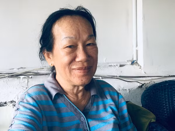 Bà Muối cho biết, bà muốn sang Đài Loan, đến nhà con rể hỏi cho rõ chuyện con gái mất tích và nhờ các cơ quan chức năng bên đó tìm con nhưng đến nay vẫn chưa làm được visa. Ảnh: Tú Anh.