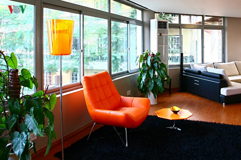 Việc bố trí sắp xếp những đồ nội thất linh hoạt như bàn, ghế, đèn trang trí, cây cảnh… có thể tạo nên những góc mới thú vị. Việc bố trí sắp xếp những đồ nội thất linh hoạt như bàn, ghế, đèn trang trí, cây cảnh… có thể tạo nên những góc mới thú vị.