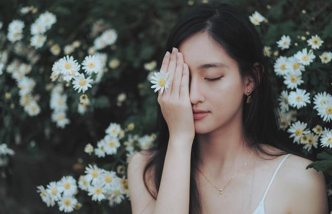  Lương Thùy Linh sở hữu nhan sắc xinh đẹp và chiều cao lý tưởng. Ngoài ra, cô thuyết phục được ban giám khảo và nhiều khán giả bởi thành tích học tập khủng khi từng là thành viên của đội tuyển Học sinh giỏi tiếng Anh dự thi cấp quốc gia, IELTS 7.5, cô còn có khả năng ứng xử nhanh nhạy và thông minh