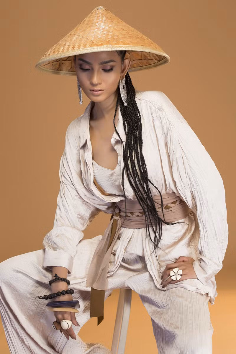 Tuy nhiên, nét sexy của nàng Hậu lại vô cùng khác biệt và không đụng hàng bất cứ mỹ nhân nào.